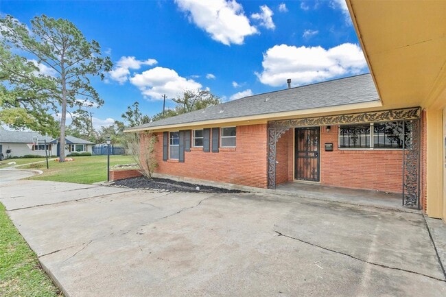 Building Photo - 1803 Sea Queen Ct