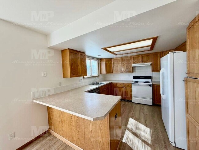 Building Photo - 4400 Vista Dr