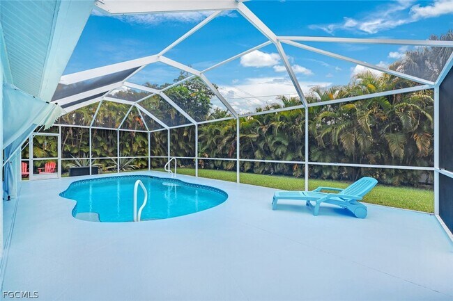 Building Photo - 250 SE 44th St