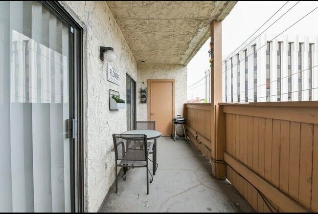 Building Photo - 8529 Hearth Dr