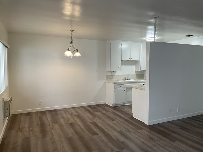 Building Photo - 423 S Sherbourne Dr