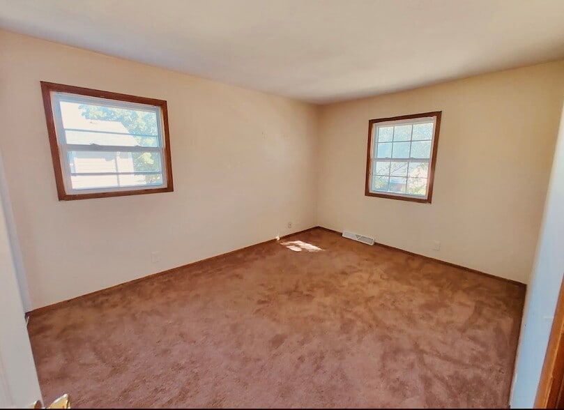 Building Photo - 8622 Westbrook Dr