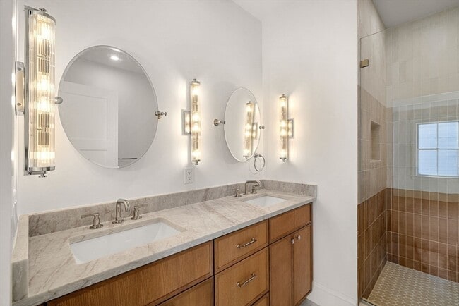 Building Photo - 309 Broadway