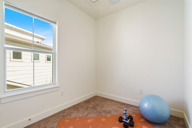 Building Photo - 2708 Halcyon Dr