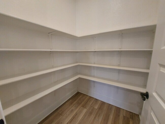 Building Photo - 401 Verbena Dr