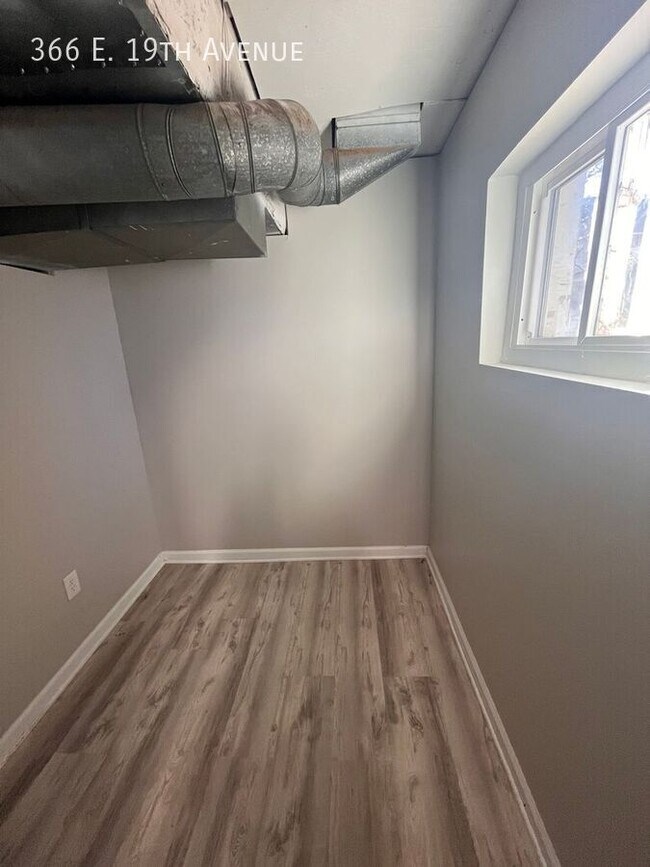 Building Photo - 366 E 19th Ave