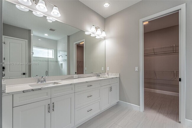Building Photo - 15431 Goldfinch Cir