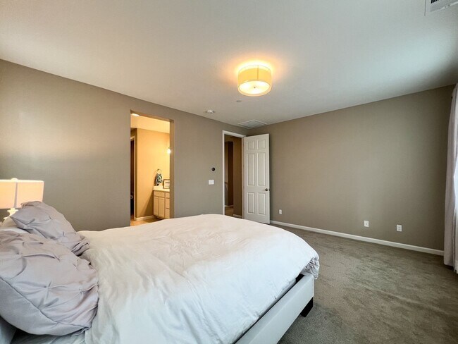 Building Photo - Modern Four-Bedroom Napa Home