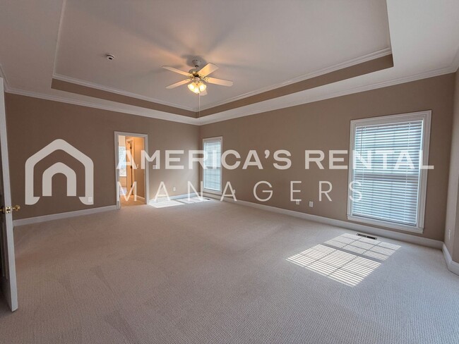 Building Photo - Spacious Five Bedroom Residence in Meadowbrook!