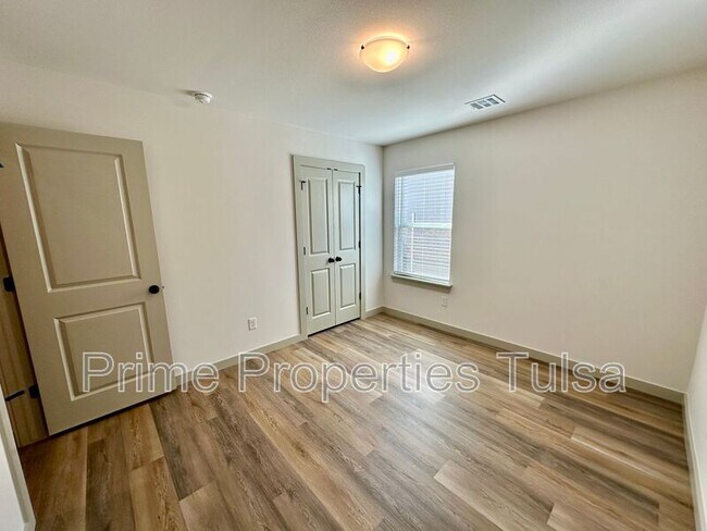 Building Photo - 13507 S 95th E Ave