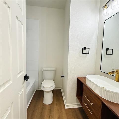 Building Photo - 5505 Dolores Pl