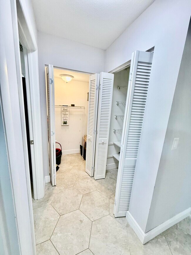 Building Photo - 916 Savannas Point Dr