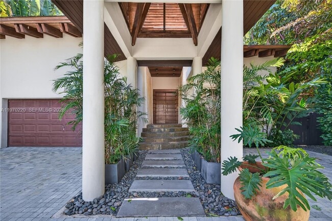 Building Photo - 14 W San Marino Dr