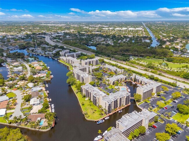 Building Photo - 12 Royal Palm Way