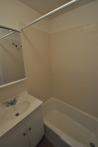 Bathroom - 3338 S May St
