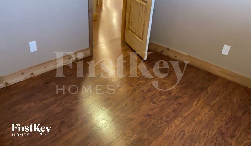 Building Photo - 613 S Avery Dr