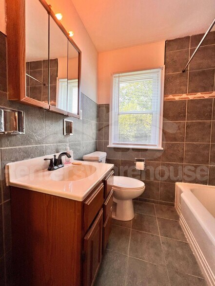 Building Photo - 3846 48th Pl