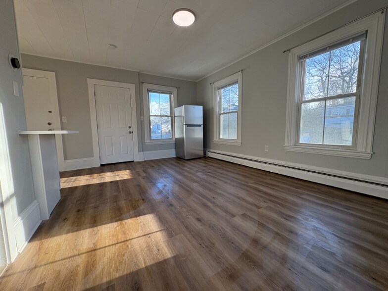 Building Photo - 37-41 Dunstable Rd