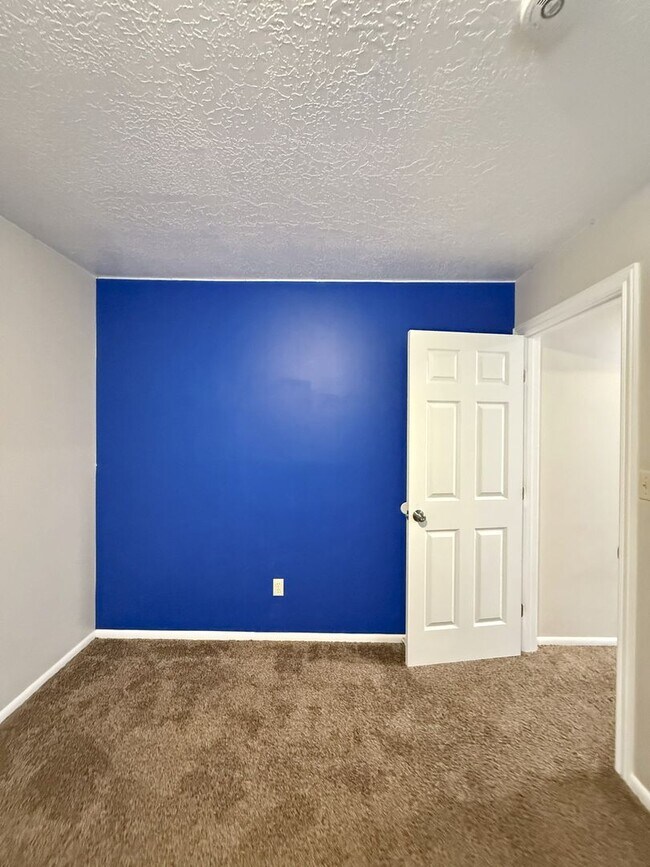 Building Photo - Spacious Comfort Meets Practical Living in...