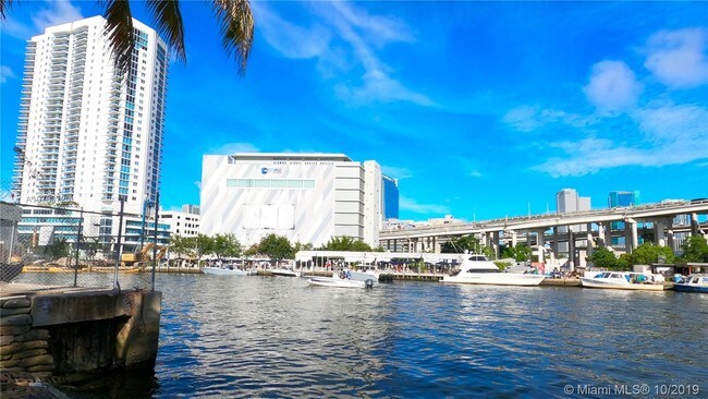 Building Photo - 400 SW 2nd St