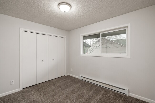 Building Photo - 605 N Virginia Ct