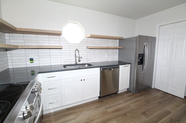 Building Photo - Charming Renovated Cottage with Granite, S...