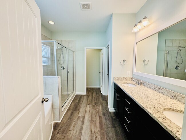 Building Photo - 464 Honeyhill Lp