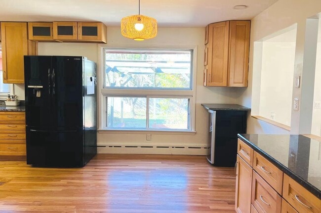 Building Photo - 3900 Laurel Rd