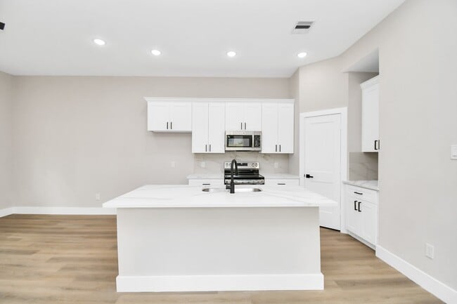 Building Photo - 8409 Sunnyhill St