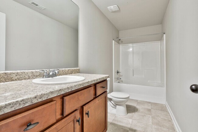 Building Photo - McDonough Home Spacious and Close to Everything!