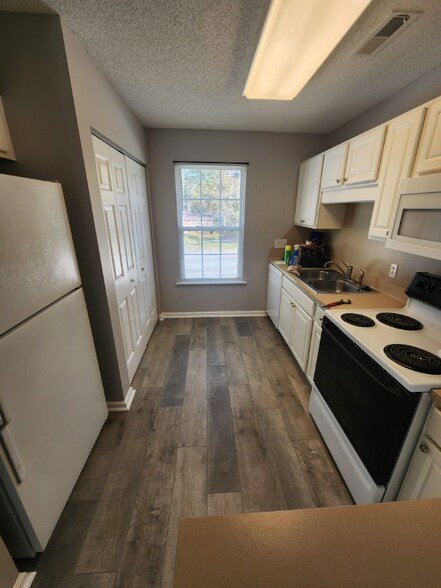 Building Photo - 2407 James St