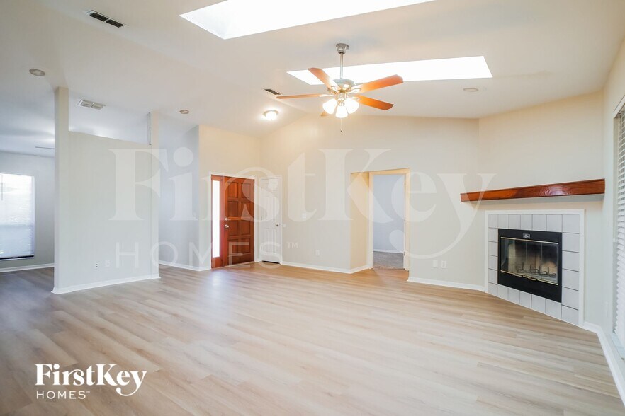 Building Photo - 5418 Shore Dr