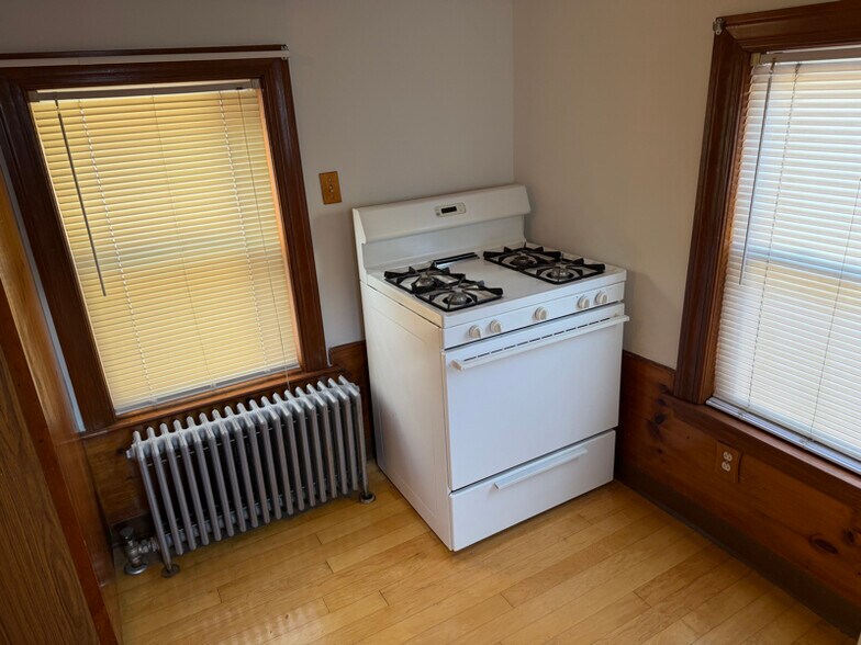 Building Photo - 7 Pearl St