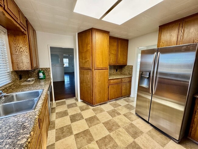 Building Photo - Country-style home with 3 bedrooms, Upstairs Den/Office, 2 baths offering a charming and peaceful...