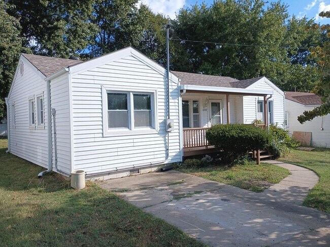 Building Photo - Coming Soon! Charming 3 Bedroom Home in In...