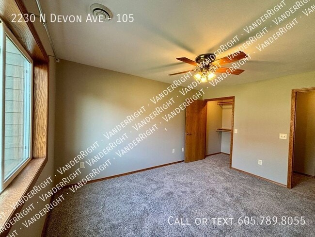 Building Photo - 2230 Devon Ave