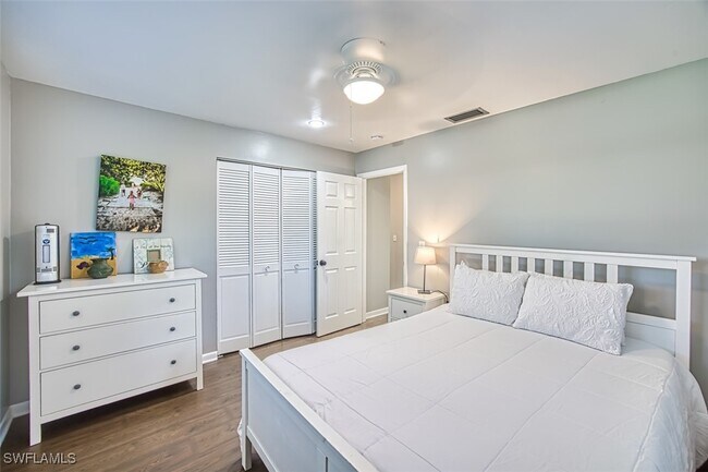 Building Photo - 4459 Flamingo Dr