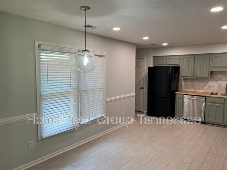 Building Photo - 590 Featherwind Cove N