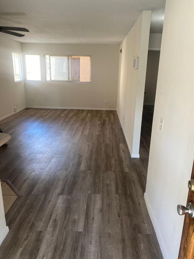Building Photo - Apartment For Rent