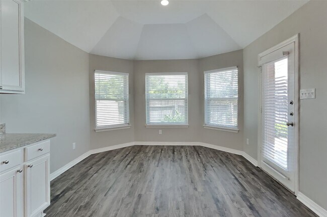 Building Photo - 8227 Sports Haven Dr