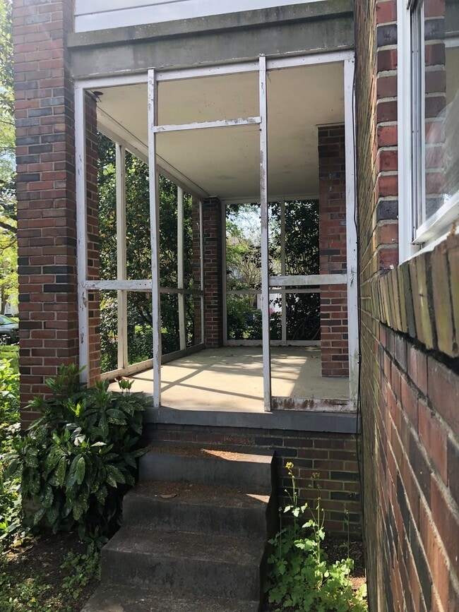 Building Photo - Westmoreland1132