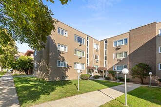 Building Photo - 8121 S King Dr