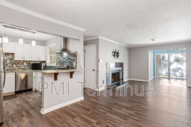 Building Photo - 2721 St Augustine Trail SE