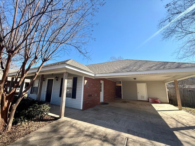 Building Photo - 2 bed, 2 bath Home in Barnett Bend!