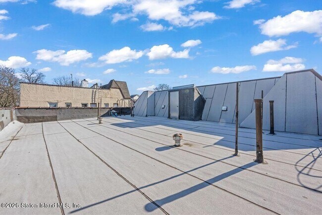 Building Photo - 37 Avon Pl