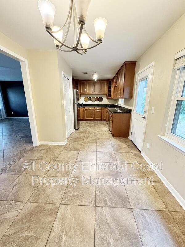 Building Photo - 506 Trenton St