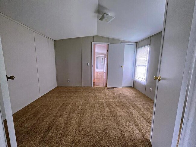 Building Photo - 4512 Rainbow Ln