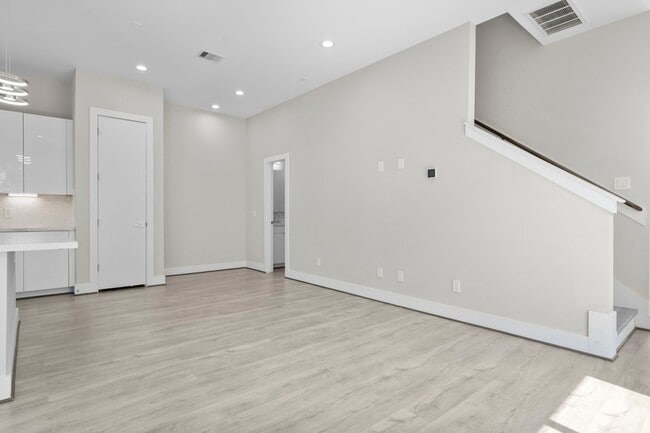 Building Photo - 861 Prosper St