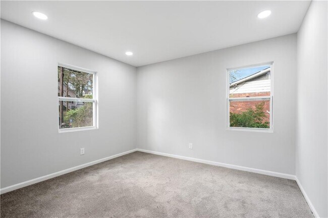 Building Photo - 1357 Plaza Ave SW