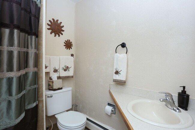 Building Photo - Walk to Main St and Gondola! Furnished! In...